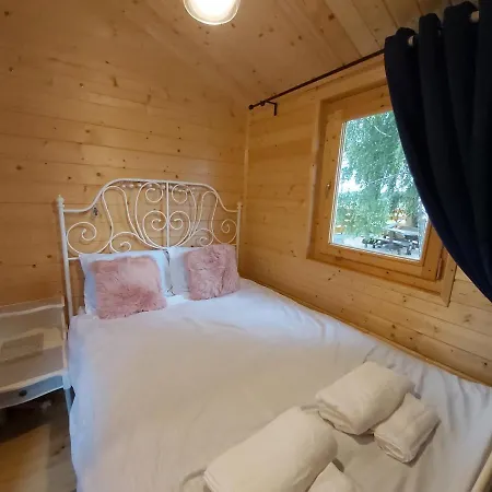 Drewniany Zakatek Z Sauna I Jacuzzi