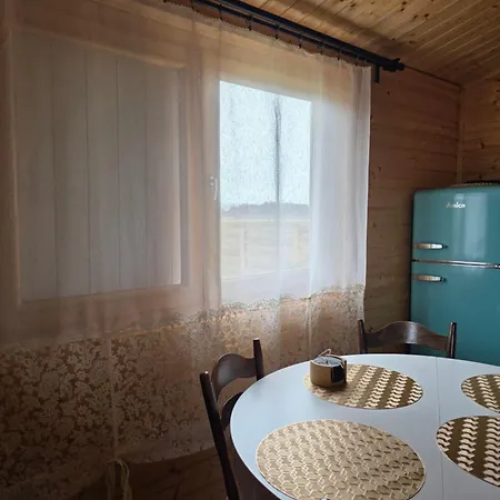 Drewniany Zakatek Z Sauna I Jacuzzi 度假居