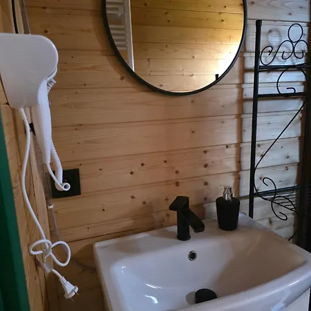 Drewniany Zakatek Z Sauna I Jacuzzi