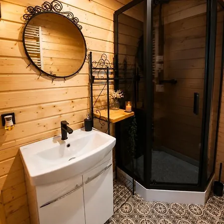 Drewniany Zakatek Z Sauna I Jacuzzi * Jadow