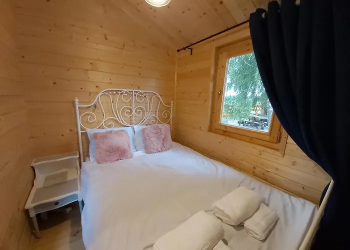 Drewniany Zakątek Z Sauną I Jacuzzi